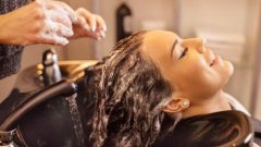 晚上洗頭會不會導致脫發